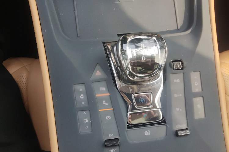 Used Denza D9 2024 DM-i 980 Four-Wheel Drive Prestige Model