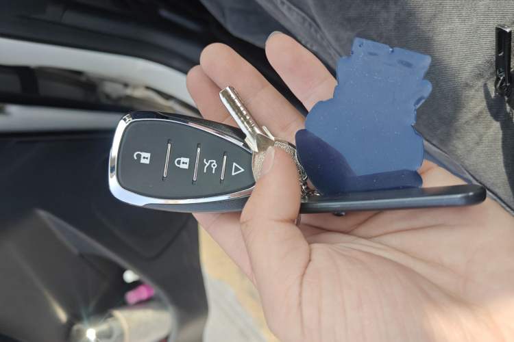 Used Dongfeng Fengon 580 2017 Revised Version 1.5T CVT Luxury Edition Vehicle Key