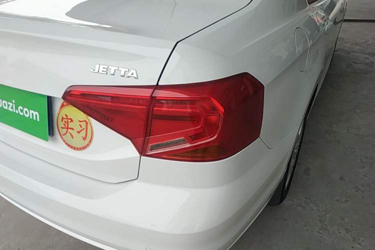 Used Volkswagen Jetta 2019 Dream Edition 1.4L Manual Fashion Version
