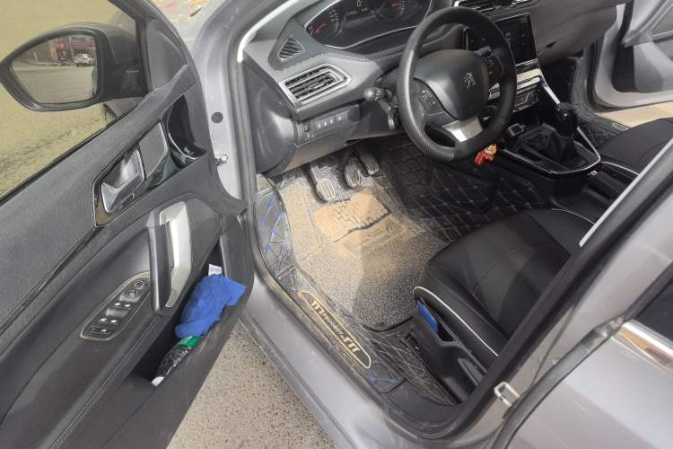 Used Peugeot 308 2018 1.6L Manual Fashion Edition