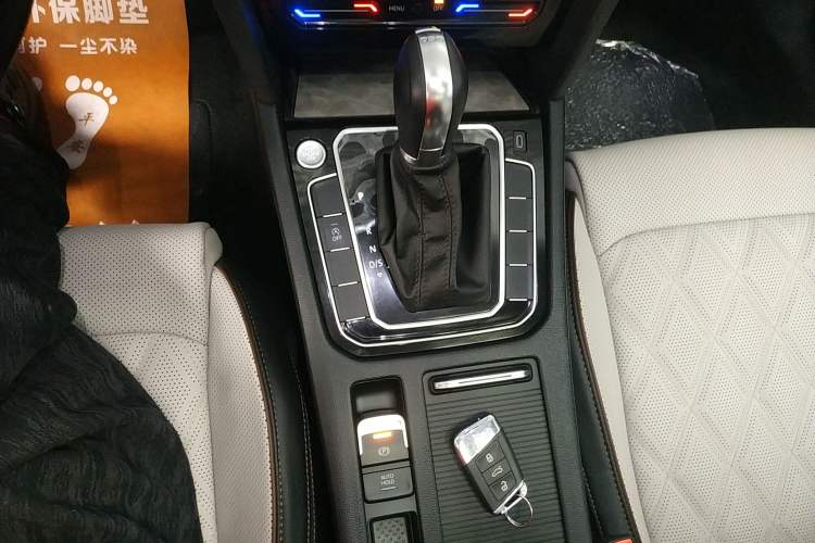 Used Volkswagen Magotan 2023 2 Million Units Commemorative Edition 330TSI DSG Luxury Version Gear Lever