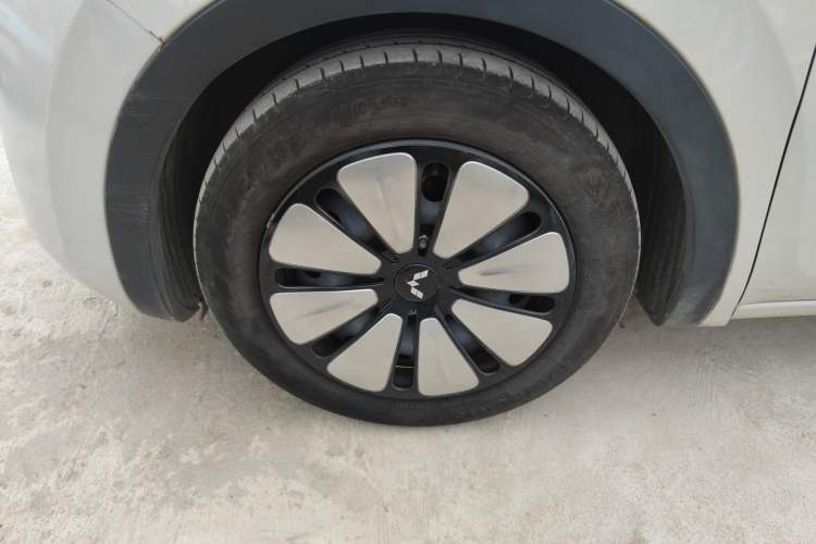 Used Wuling Bingo 2023 333 km Lingxi Connected Version Left Front Wheel Hub