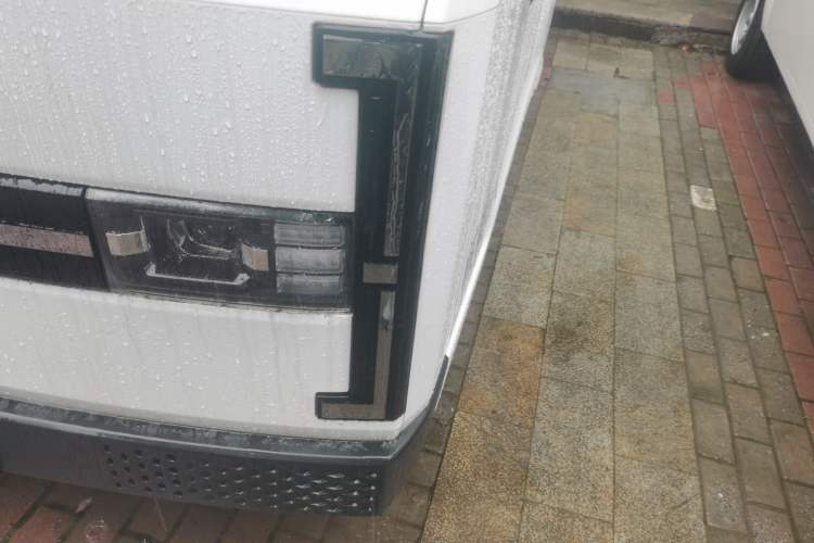 Used SRM New Energy E3L 2024 Standard 6-Seater Bus
