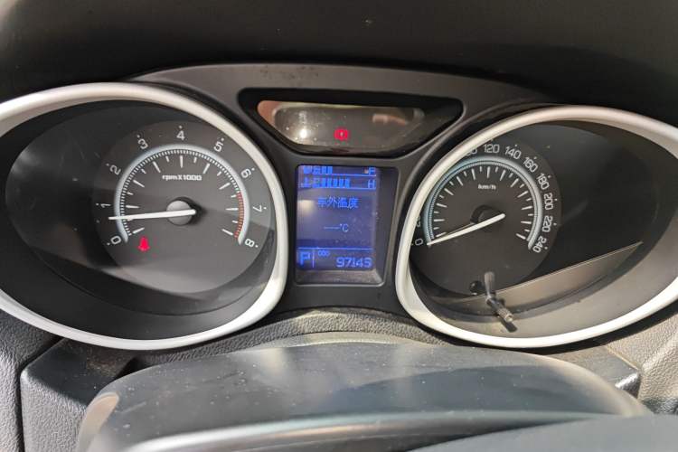 Used GAC Trumpchi GS5 2014 2.0L Automatic Two-Wheel Drive Deluxe Edition Instrument Cluster