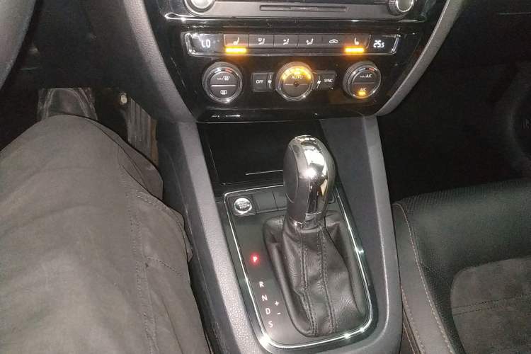 Used Volkswagen Sagitar 2015 230TSI Automatic Luxury Model