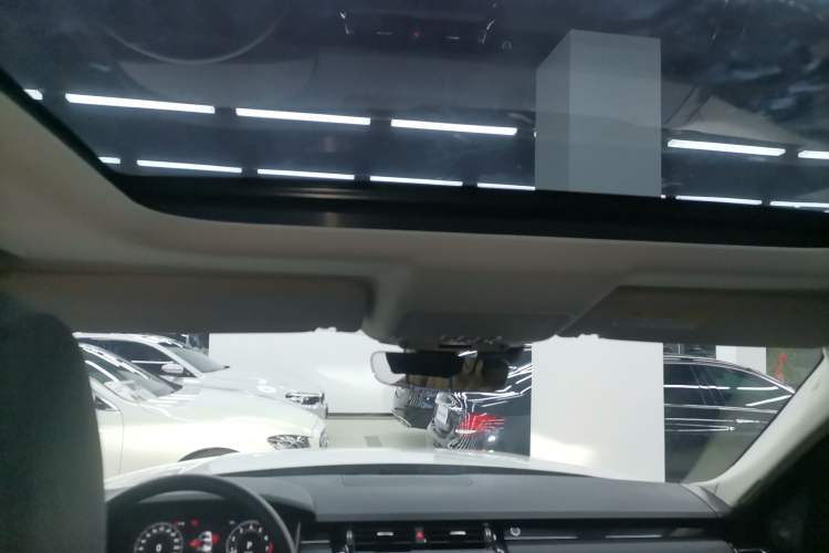 Used Land Rover Discovery 2020 2.0T SE
