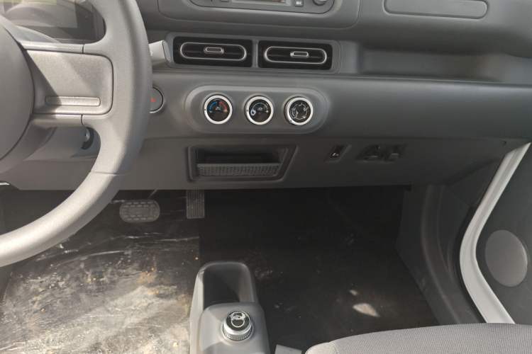 Used Wuling Zhiguang New Energy 2025 Comfort Model Audio And AC Panel