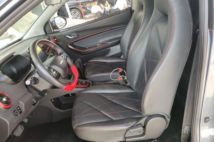 Used Chery QQ Little Ant 2022 Restyled Version Sweet Pink Edition Half-Sugar Version 30.6 kWh 30 kW 301 km Left Front Seat