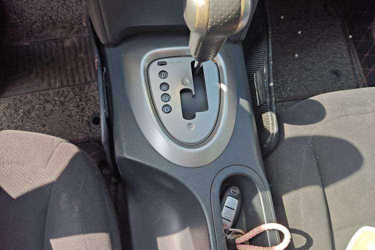 Used Nissan Qashqai 2012 2.0 XL Fire CVT 2WD Gear Lever