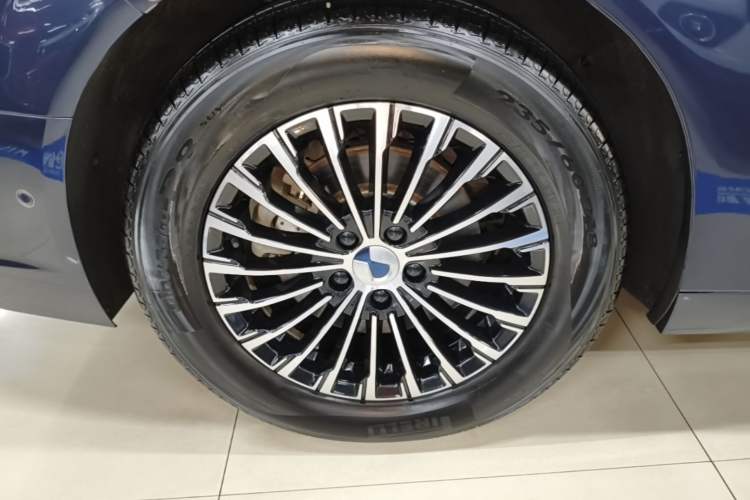 Used Denza D9 2022 DM-i 970 Four-Wheel Drive Flagship Model Exterior 5