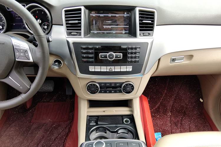 Used Mercedes-Benz M-Class 2012 ML 300 Audio And AC Panel
