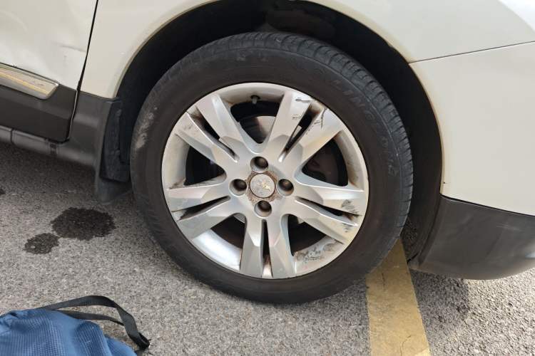 Used Peugeot 3008 2013 1.6THP Automatic Prestige Edition Right Front Wheel Hub