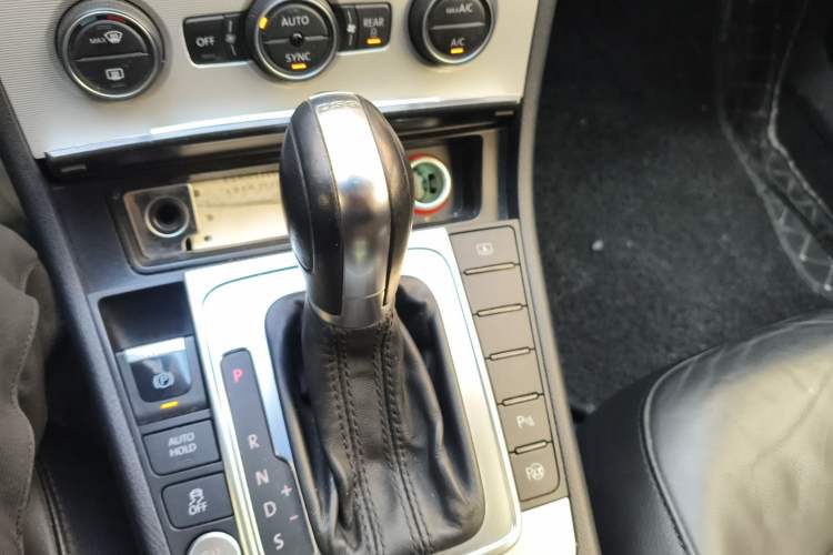 Used Volkswagen Magotan 2013 2.0 TSI Prestige Model Gear Lever