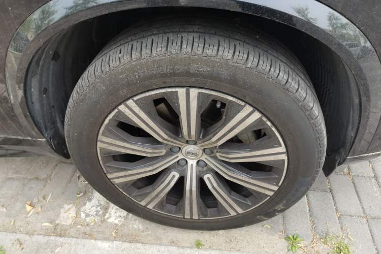 Used Volvo XC90 2020 T5 SmartDrive Luxury 7-Seater Right Front Wheel Hub