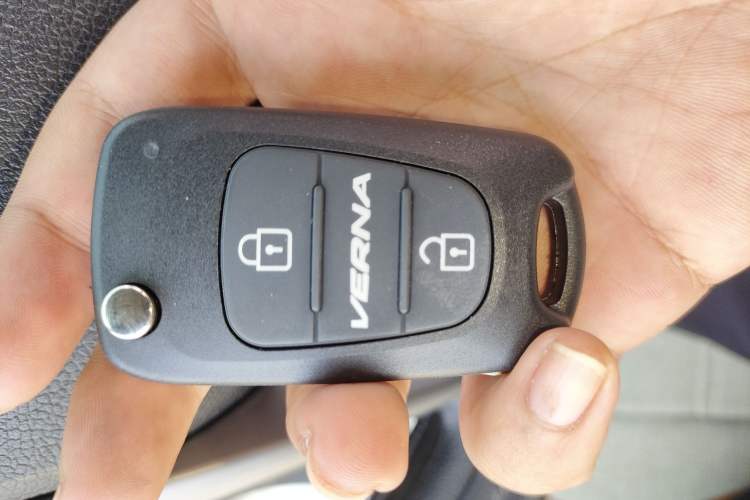 Used Hyundai Verna Ray 2014 1.4L Automatic GLX
