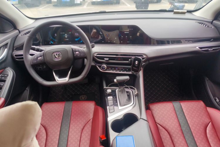 Used CHANGAN Eado 2021 PLUS Blue Whale NE 1.4T GDI DCT Prestige Model Center Console