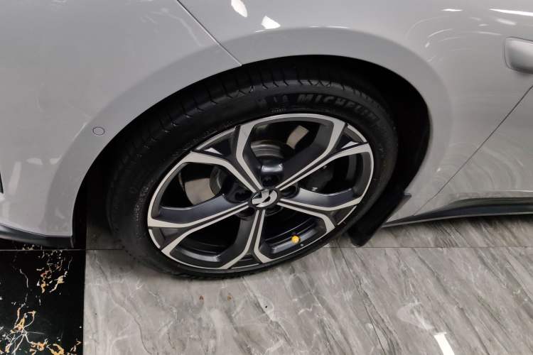 Used Nio ET5T 2024 75kWh Touring Left Front Wheel Hub