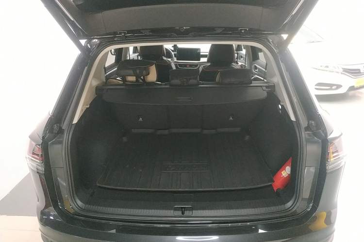 Used Volkswagen Tayron 2024 300TSI Two-Wheel-Drive Luxury Plus Advanced Version Trunk