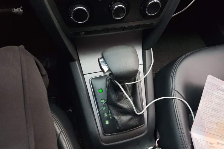 Used Skoda Octavia 2013 1.6L Automatic Elegance Edition Gear Lever