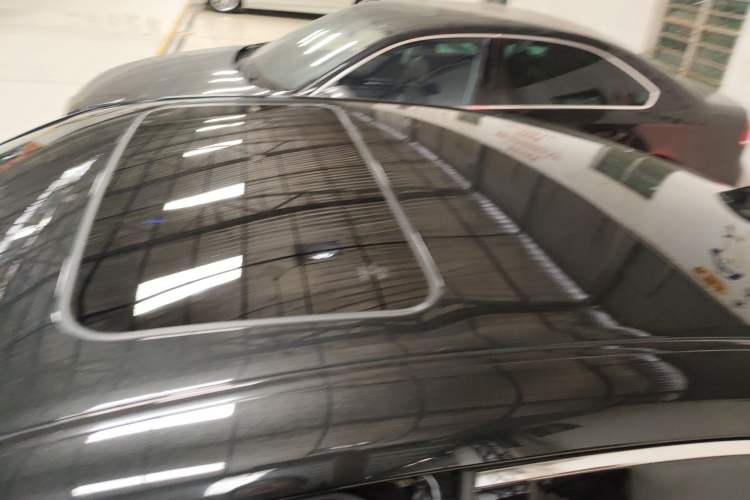 Used Lexus ES 2025 300h Deluxe Edition Roof