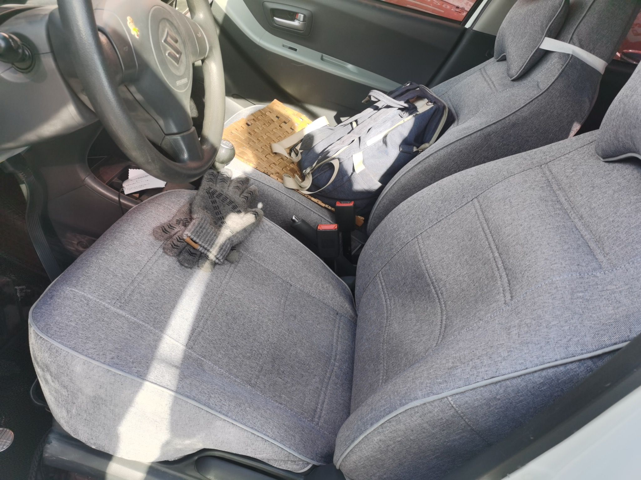 Переднее сиденье в автомобиле