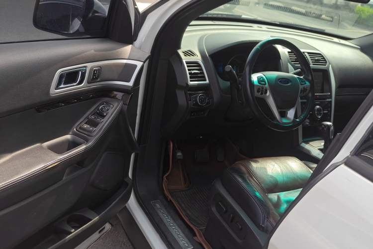 Used Ford Explorer 2013 3.5L Deluxe Model