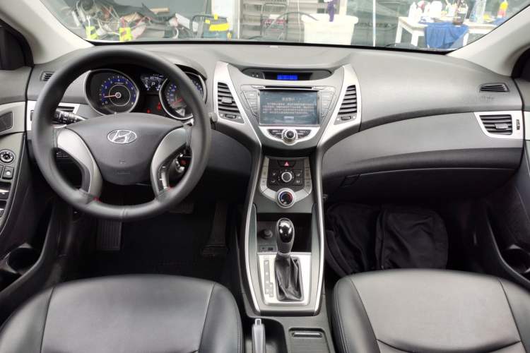 Used Hyundai Elantra (5th Generation / Langdong) 2015 1.6L Automatic Fashion Model