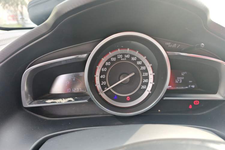 Used Mazda Mazda 3 Axela 2014 Sedan 1.5L Automatic Luxury Model