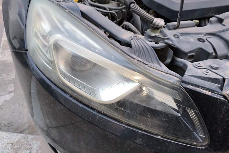 Used Bestune B70 2014 2.0L automatic luxury version Right Front Headlight