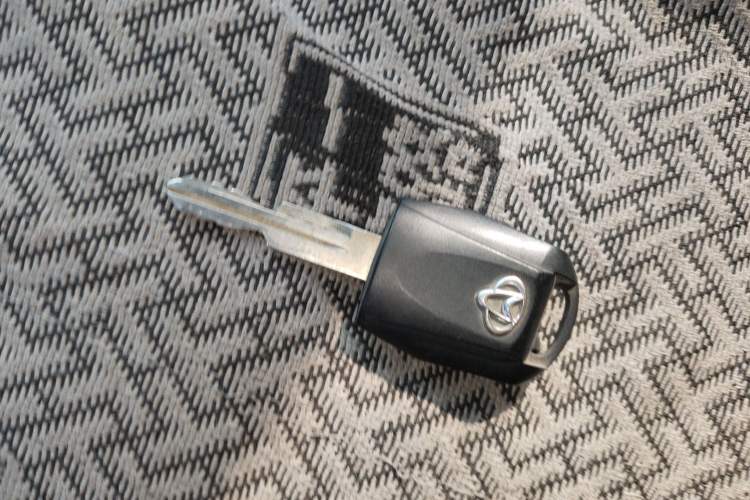 Used CHANGAN KUAYUE Xing V3 2023 1.3L Gasoline Comfort Model 5-Seater Passenger Vehicle Vehicle Key