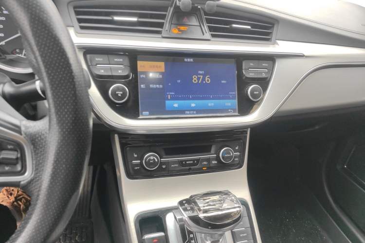 Used Geely Auto Emgrand GL 2017 1.3T DCT Luxury Model Audio And AC Panel