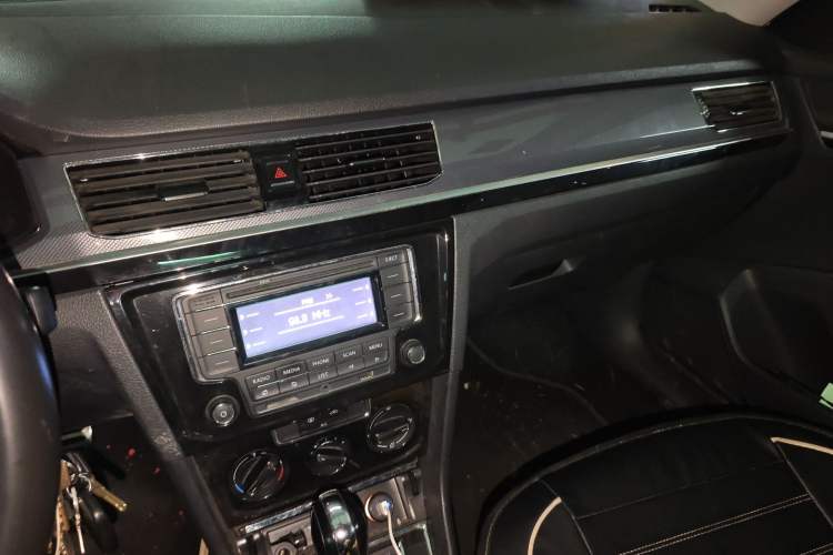 Used Volkswagen C-TREK 2018 1.5L Automatic Comfort Model Audio And AC Panel