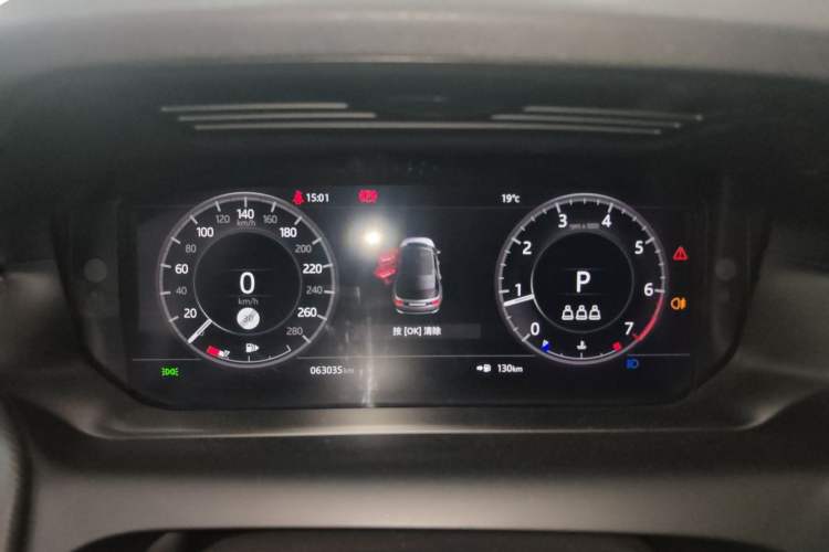 Used Land Rover Discovery Sport 2020 249 PS R-Dynamic Performance Tech Edition 5 Seats Instrument Cluster