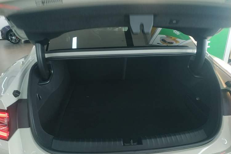 Used Xiaomi Auto SU7 2024 Rear-Drive Long-Range Intelligent Driving Version Trunk