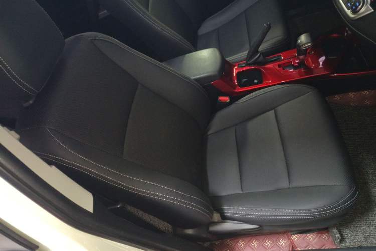 Used Toyota RAV4 2016 2.0L CVT Two-Wheel Drive Fashion Edition China V Standard Right Front Seat