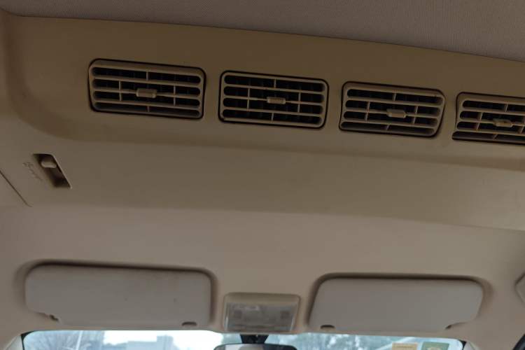 Used Dongfeng Fengon 2013 1.5L Manual Deluxe Model DK15 Headliner