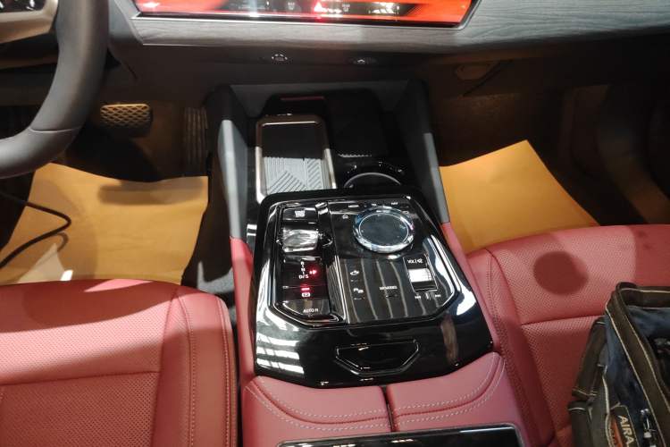 Used BMW 5 Series 2025 530Li Luxury Edition M Sport Package Gear Lever