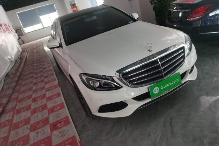 Used Mercedes-Benz C-Class 2018 C 200 L Front Right 45 Deg
