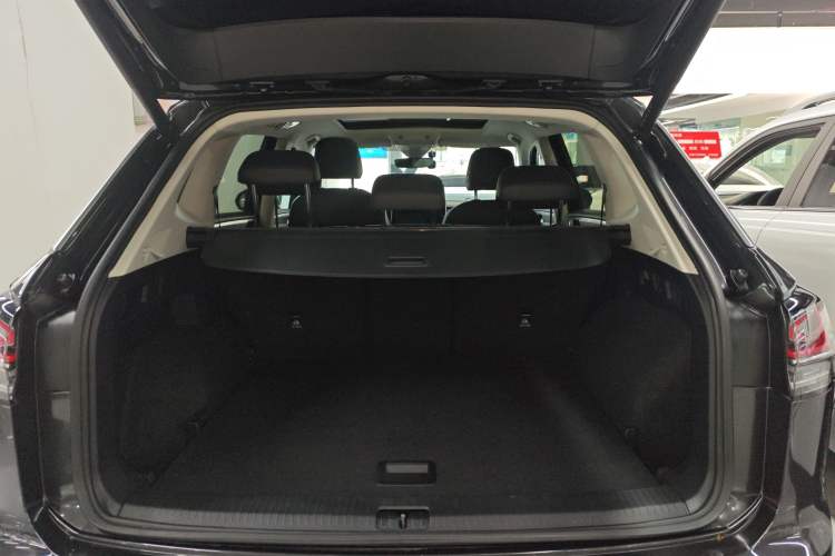 Used Volkswagen Tayron 2023 330TSI Two-Wheel-Drive Luxury Plus Advanced Version Trunk