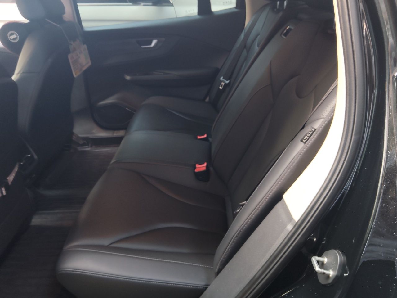 Hongqi E-QM5 2023 Revised Version Basic Travel Edition — снимка 17