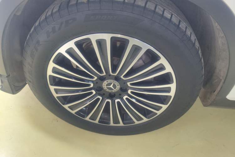 Used Mercedes-Benz GLC 2018 Facelifted GLC 260 4MATIC Dynamic Edition Exterior 4