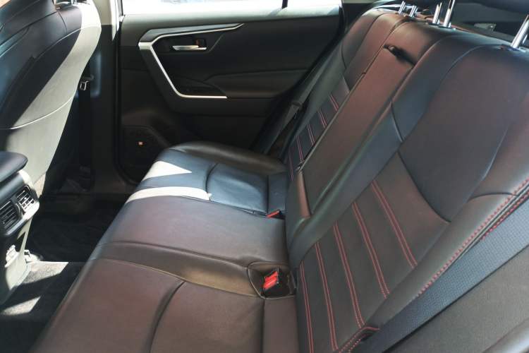 Used Toyota Wildlander New Energy 2021 High-Performance Edition 2.5L Four-Wheel Drive Powerful Version Left Rear Seat