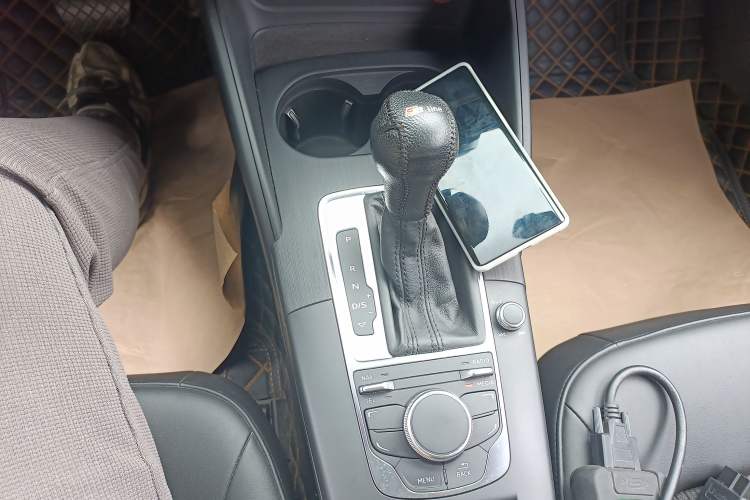 Used Audi A3 2014 Limousine 40 TFSI S line Comfort Model
