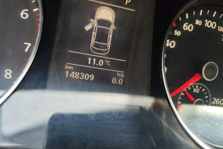 Used Volkswagen Magotan 2012 Facelift 2.0 TSI Prestige Model
