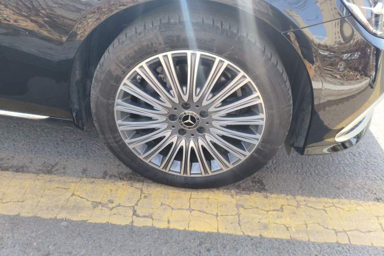 Used Mercedes-Benz E-Class 2021 Restyled E 300 L Luxury Edition Right Front Wheel Hub