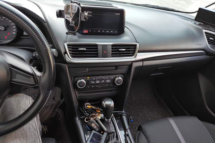 Used Mazda Mazda 3 Axela 2017 Sedan 1.5L Automatic Luxury Model China VI Standard