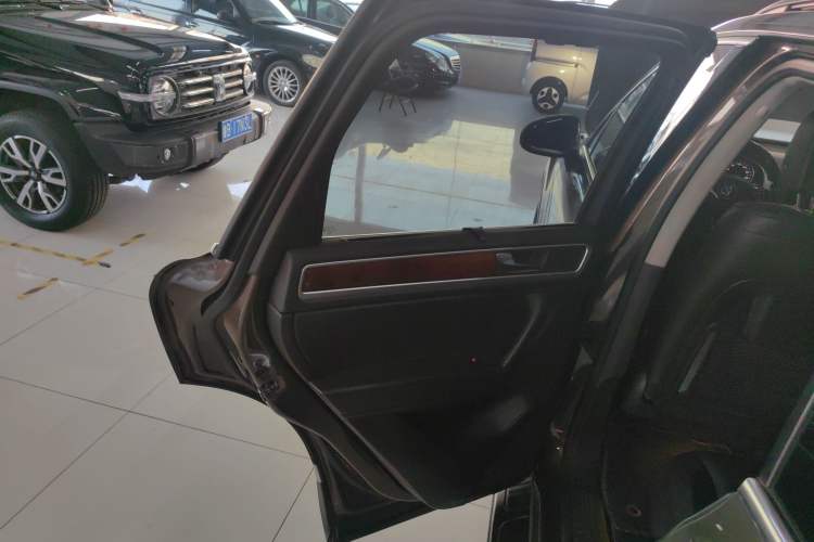 Used Volkswagen Touareg 2015 3.0 TSI Comfort Model