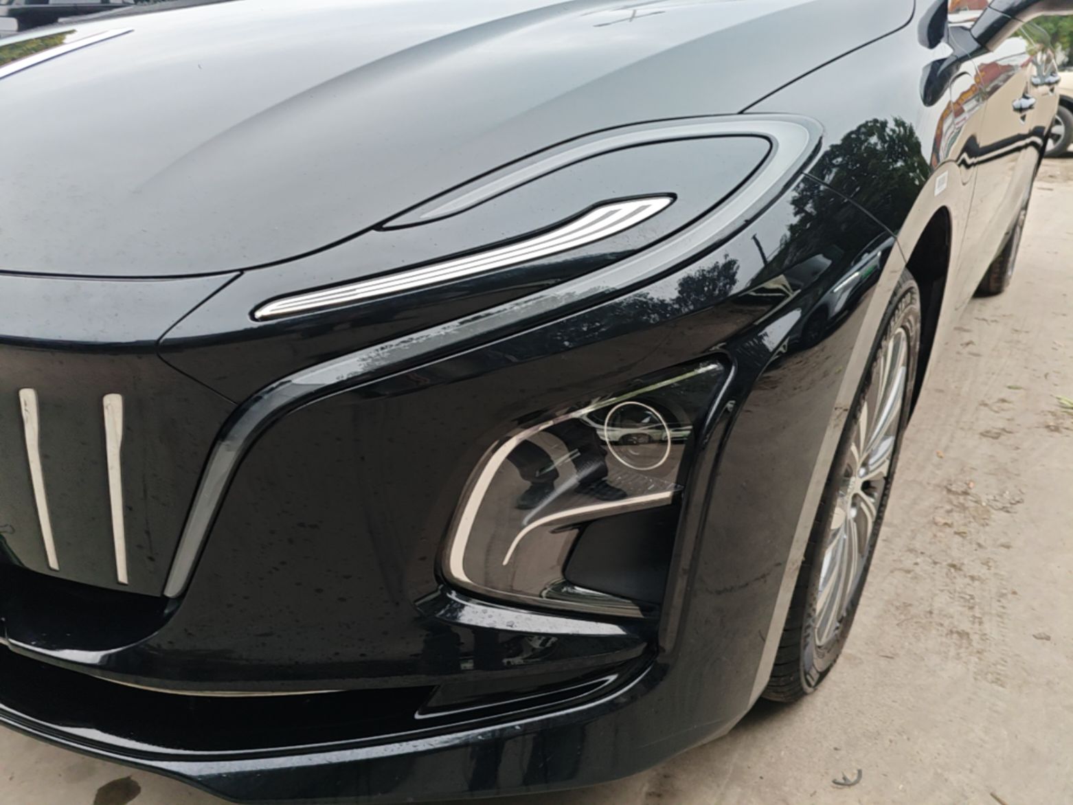 Hongqi E-QM5 2024 610 km PLUS — снимка 8
