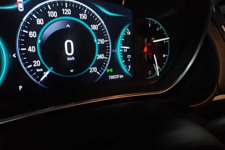 Used Buick Regal 2015 1.6T Elite Tech Model Odometer Close Up