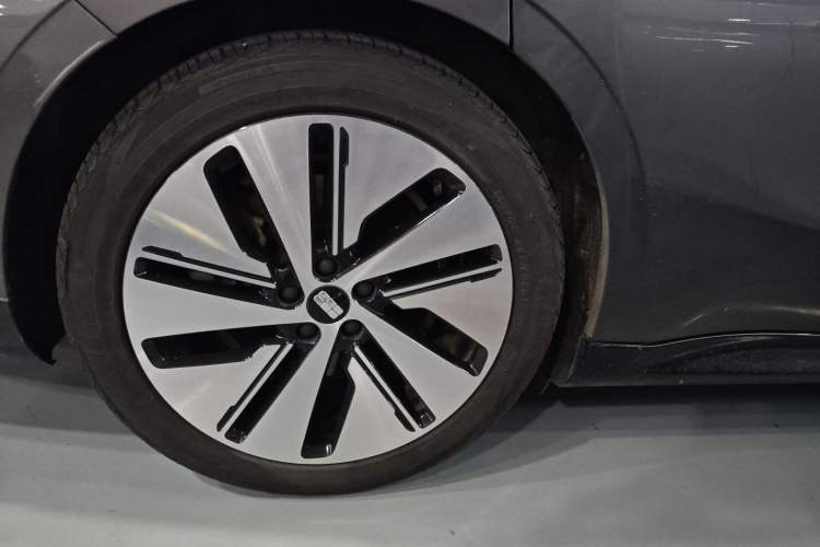 Used Geely Galaxy E8 2024 550 km Range Rear-Drive MAX
